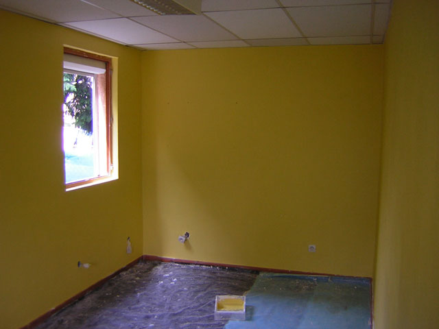 Oh! Un bureau tout jaune.